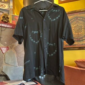 Thrills brand short sleeve shirt. Skull hearts. New